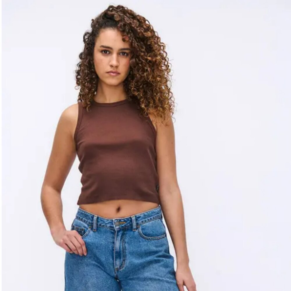 Ghanda Drew Singlet in Mudd